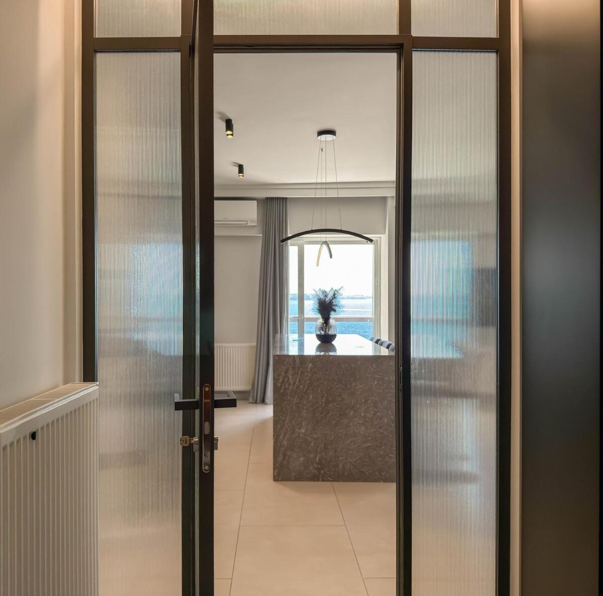 Luxury Sea View Retreat Apartment